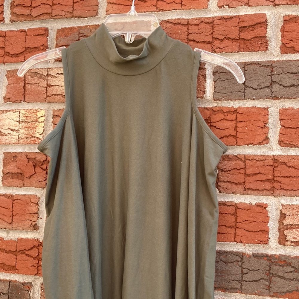Dress - Picture 2 of 6